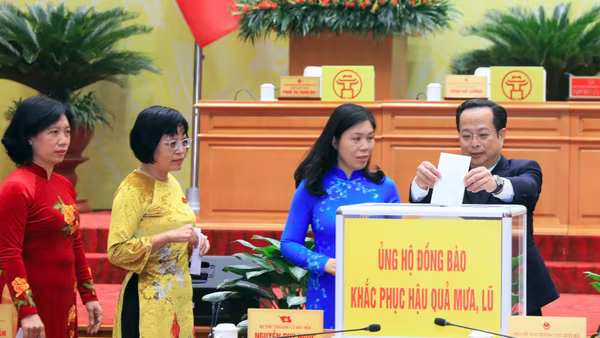 HĐND TP Hà Nội quyên góp, ủng hộ đồng bào lũ lụt các tỉnh miền Trung, Tây Nguyên