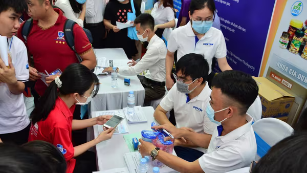 Hà Nội: Lao động đề nghị hưởng trợ cấp thất nghiệp giảm