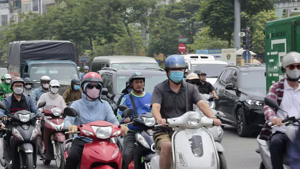 Từ 1/7/2026, Hà Nội cấm xe máy xăng vào 9 phường phát thải thấp theo khung giờ
