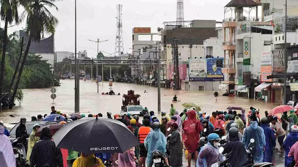 Chi trả gộp 3 tháng lương hưu và trợ cấp bảo hiểm xã hội cho 4 tỉnh bị lũ lụt