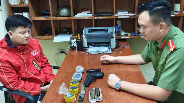 Quản lý công ty chuyển phát nhanh trộm "hàng nóng" rồi rao bán trên mạng xã hội