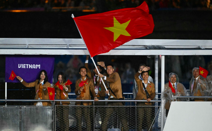 Olympic Paris khai mạc độc nhất vô nhị, cờ Việt Nam tung bay trên sông Seine