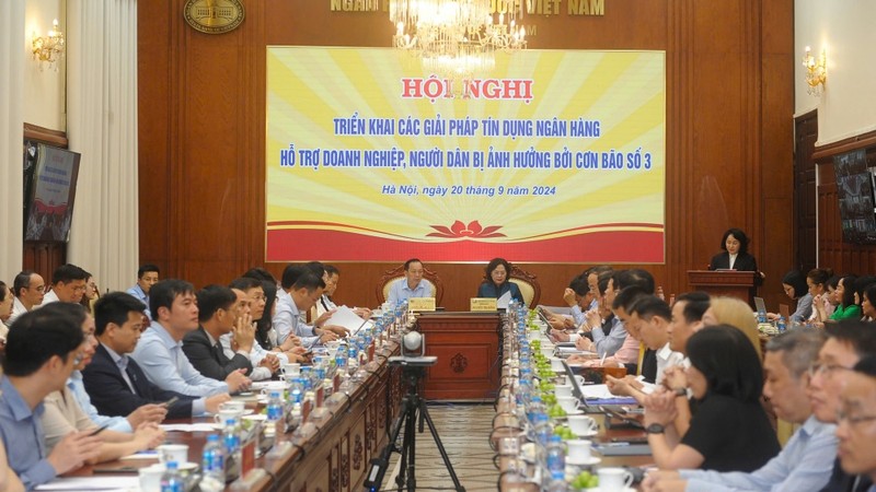 Hỗ trợ khách hàng ảnh hưởng bão, lũ: 17 ngân hàng cam kết giảm lãi vay, Phó Thống đốc yêu cầu “đã nói phải làm”