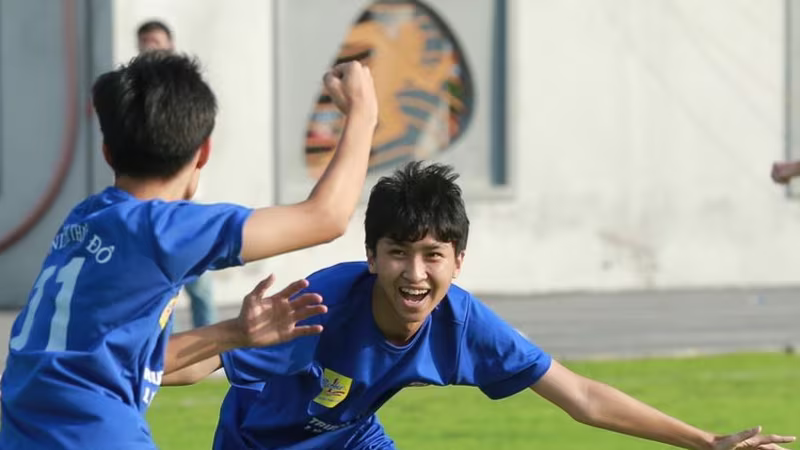 Chùm ảnh loạt trận 14h30 ngày 12-11