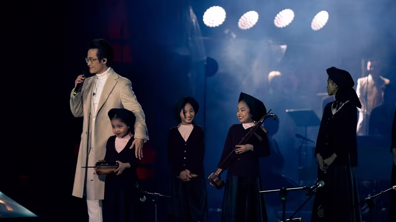 Hà Anh Tuấn quyết định mang phim tài liệu “Chân trời rực rỡ” ra rạp 