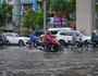 Nhiều tuyến phố Hà Nội ngập sau mưa lớn