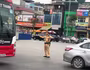 Những người đội cả "chảo lửa" phân luồng giao thông ở Hà Nội