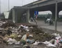 Những bãi rác lộ thiên chình ình trên đường Nguyễn Xiển