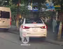 [CLIP] Hà Nội: Ô tô biển ngoại tỉnh leo lên vỉa hè để... "đi nhanh hơn"