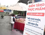 "Nếu khó khăn, hãy lấy 1 gói…": Thêm những điểm từ thiện ấm lòng giữa đại dịch