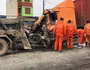 Xe ben lấn làn đâm thẳng vào container, 1 người bị thương