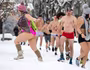 [ẢNH] Mặc đồ lót chạy đua dọc sông Danube giữa cái lạnh cắt da cắt thịt