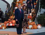 [ẢNH] Tổng thống Mỹ Donald Trump phát kẹo Halloween tại Nhà Trắng