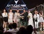 [ẢNH] Dàn sao "Về nhà đi con" tưng bừng mừng thắng lớn tại VTV Awards 2019