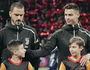 Bằng một cử chỉ nhỏ, Ronaldo lại "đốn tim" fan hâm mộ
