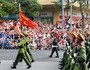 Người dân hô vang "Việt Nam", hòa ca cùng các khối diễu binh trên đường phố Thủ đô