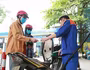 Giá xăng dầu đồng loạt tăng mạnh, xăng RON95 vượt 25.300 đồng/lít