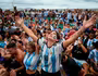 Người Argentina òa khóc với chiến thắng của đội nhà