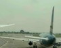 Hé lộ nguyên nhân khiến hai máy bay của Vietnam Airlines va chạm làm rách cánh Boeing 787