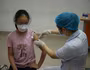 Cận cảnh những mũi vaccine Covid-19 đầu tiên cho trẻ 5 đến 12 tuổi ở Hà Nội