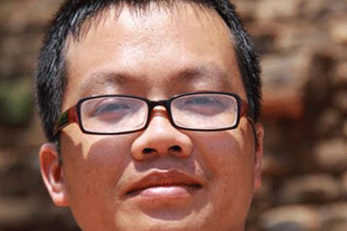 "Con đường danh vọng" và tượng "Vua cõng Phật" trên phố Hòe Nhai