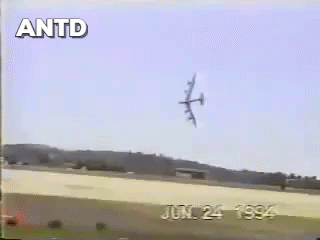 Phi công Mỹ: Một phi công tài ba đã đưa chiếc máy bay B-52 vượt qua những thử thách khó khăn trên không trung. Hãy xem hình ảnh của phi công Mỹ này, người đã làm nên những kỷ lục trong lực lượng không quân Hoa Kỳ.