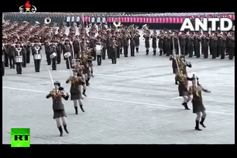 Vẻ đẹp như siêu mẫu của đội nữ binh sĩ múa kiếm Triều Tiên