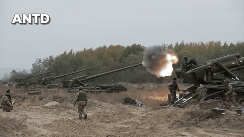 [ẢNH] Dân quân miền Đông bất ngờ nã pháo vào tiền đồn Ukraine