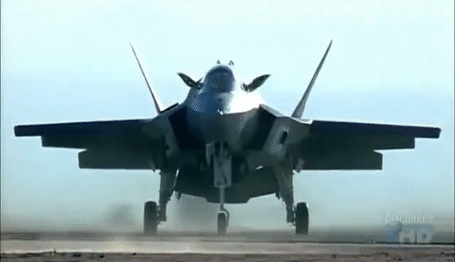 Lính Anh bị bắt vì tung clip F-35B rơi trên tàu sân bay HMS Queen Elizabeth