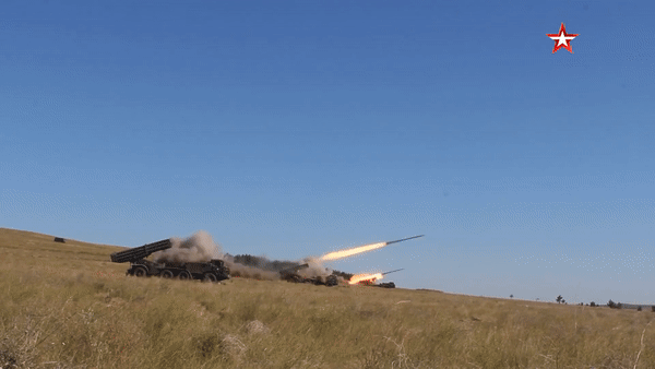 Ukraine cho 'vũ khí mạnh sau bom hạt nhân' áp sát phòng tuyến phe ly khai