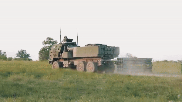 Mỹ chuyển số lượng pháo phản lực HIMARS cho Ukraine nhiều hơn so với công bố?