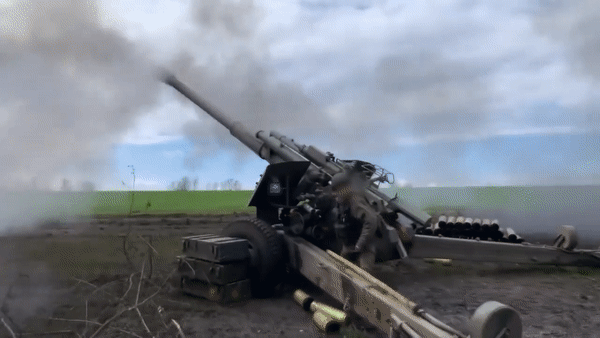 Siêu pháo 2A36 Giatsint-B Nga bắt chặn mũi phản công của Ukraine tại Kherson