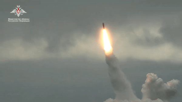Tàu ngầm nguyên tử Nga thử tên lửa đạn đạo hạt nhân Bulava tầm bắn 9.000 km