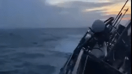 Tàu hộ vệ tên lửa HTMS Sukhothai của hải quân Thái Lan bị sóng đánh chìm