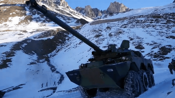 Xe tăng bánh lốp AMX-10 RC, niềm tự hào của người Pháp