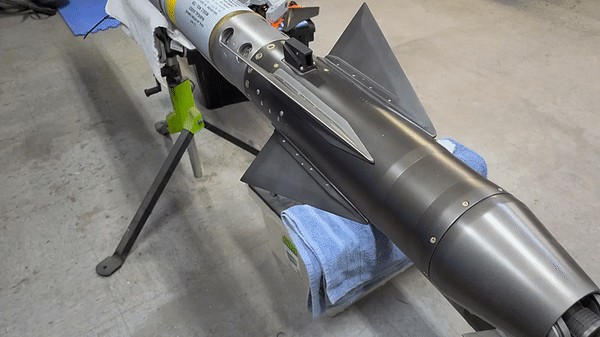Mỹ mất dấu tên lửa AIM-9X trị giá gần 400.000 USD khi bắn trượt UFO?