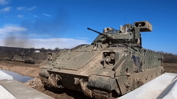 Hy Lạp được Mỹ cung cấp 300 xe chiến đấu bộ binh M2 Bradley