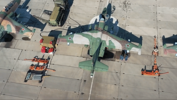 Nga huấn luyện phi công Belarus lái Su-25 mang vũ khí hạt nhân chiến thuật?