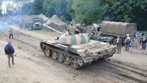 Nga trang bị 'giáp mũ' 2 tầng cho 'lão tăng' T-54/55