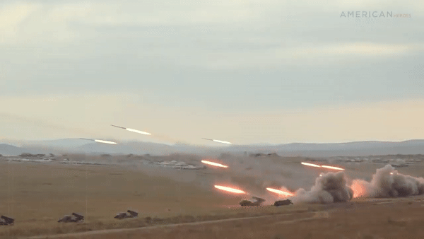 'Cơn lốc lửa' Tornado-G của Nga gây khiếp hãi cho đối thủ