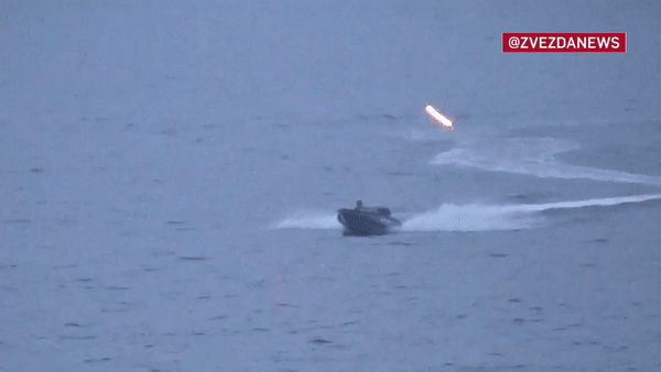 Nga bắn nổ tung xuồng tự sát tập kích tàu tình báo