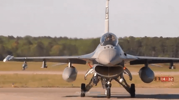 Điều gì khiến Đan Mạch tính loại biên sớm tiêm kích F-16?