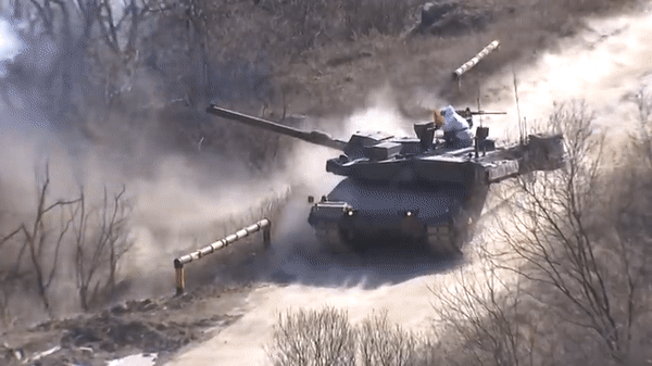 Sức mạnh lục quân Ba Lan tăng vọt nhờ 1000 'chiến tăng' K2 'Báo đen'?