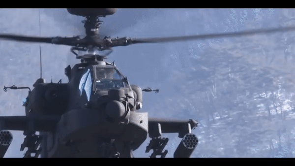 Lượng lớn trực thăng tấn công AH-64 Mỹ đổ bộ tới Hàn Quốc để làm gì?
