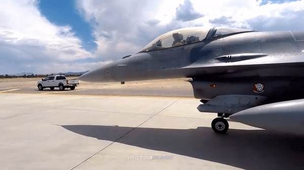 Tiêm kích F-16 của hải quân Mỹ gặp nạn, phi công cố cứu máy bay thay vì nhảy dù