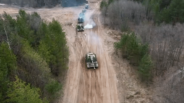 Vì sao pháo tự hành 2S19 Msta-S được quân đội Nga trang bị thêm giáp gỗ?