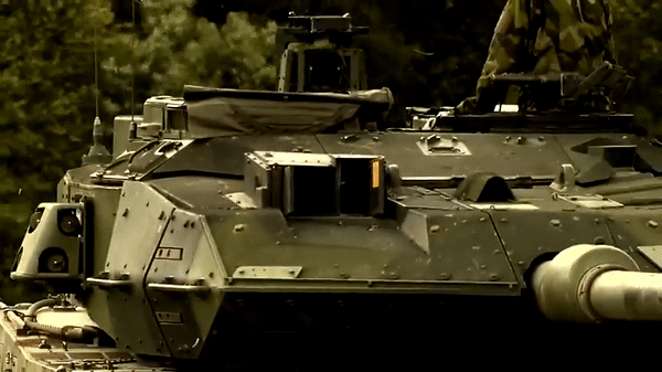 Phiên bản mạnh nhất của xe tăng Leopard 2 gục ngã trước hỏa lực Nga
