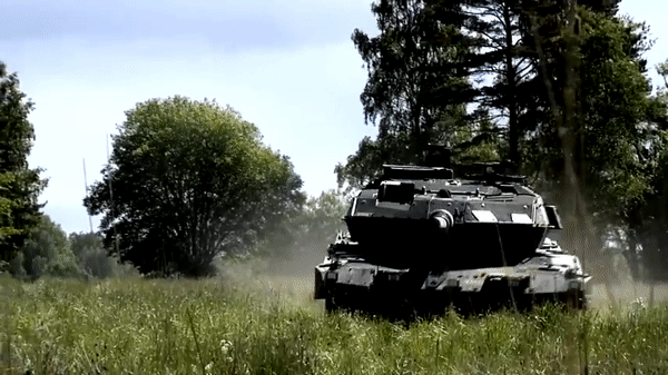 Phiên bản mạnh nhất của xe tăng Leopard 2 gục ngã trước hỏa lực Nga