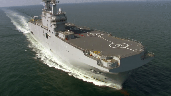 Pháp điều tàu sân bay trực thăng lớp Mistral cung cấp hỗ trợ y tế cho Dải Gaza