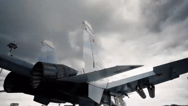 Cận cảnh tiêm kích Su-30SM Nga bắn nổ xuồng tự sát gần Crimea